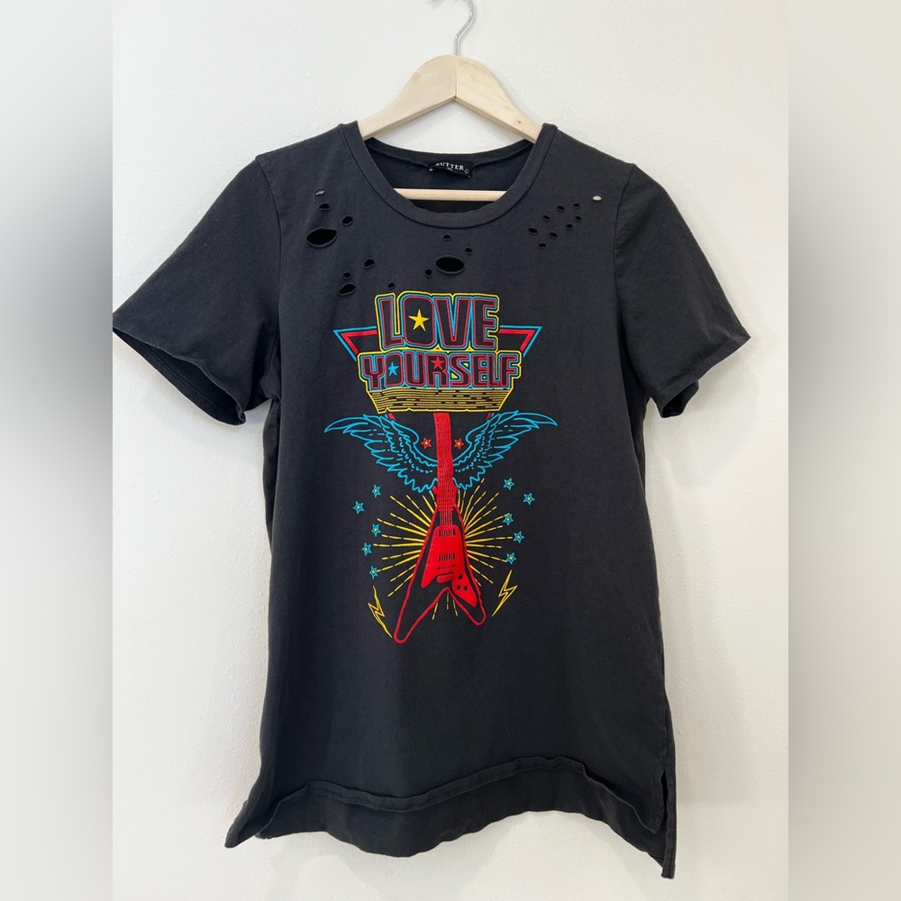 EUC Zutter distressed tee
